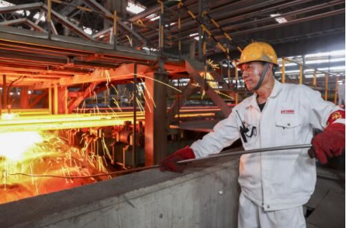 中国2022年の粗鋼生産量が減少していると報告