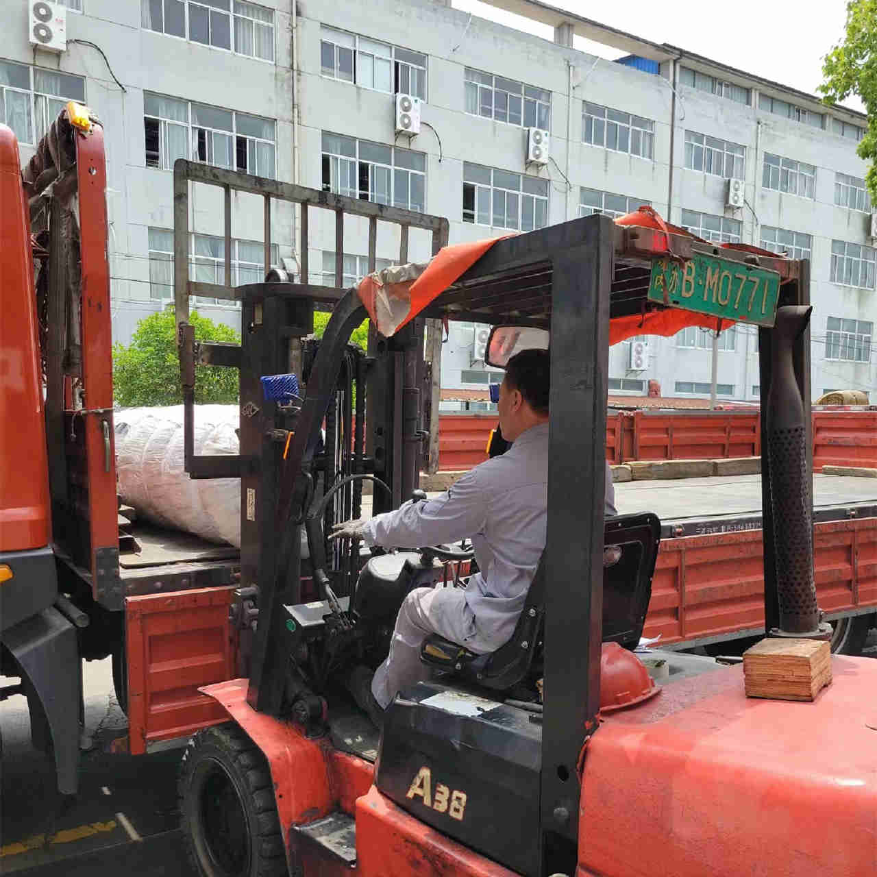 私達は時間内に私達の顧客に私達のプロダクトを届けるために全力を尽くします
